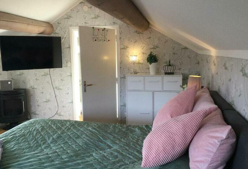 Mysigt Boende I Rättvik Med Utsikt över Siljan