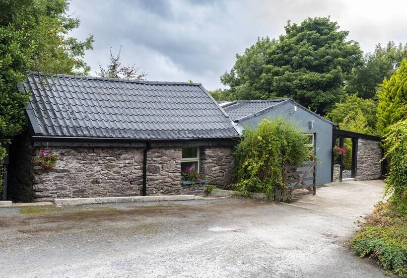 Newly Renovated, Stylish Self Catering Apartment