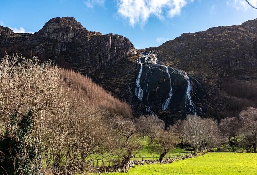 Newly Renovated, Stylish Self Catering Apartment