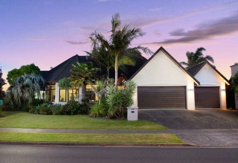 Palm Paradise With Spa