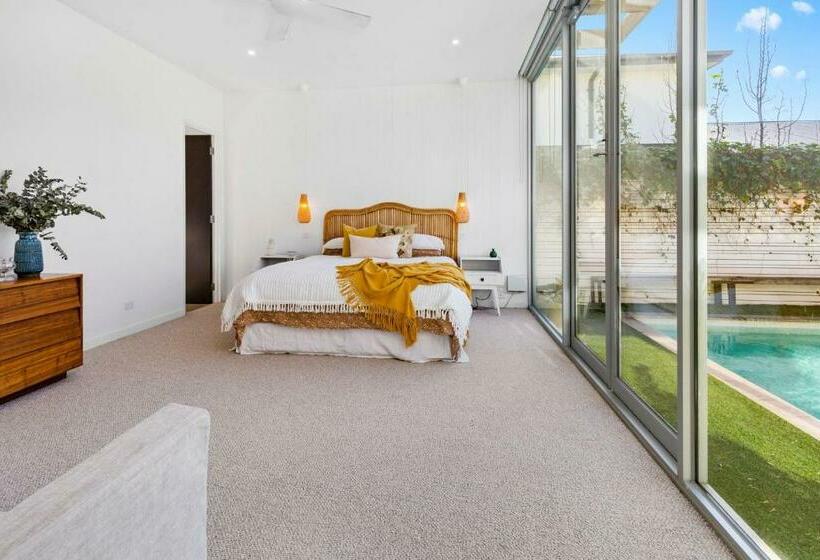 Poolside Paradise Mount Eliza