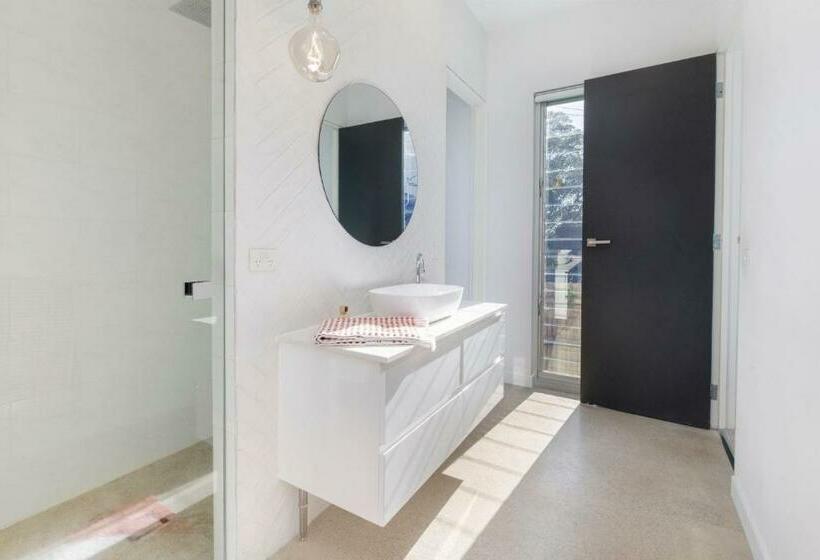 Poolside Paradise Mount Eliza