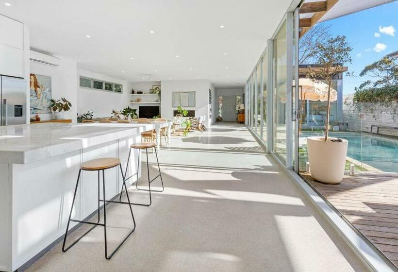 Poolside Paradise Mount Eliza