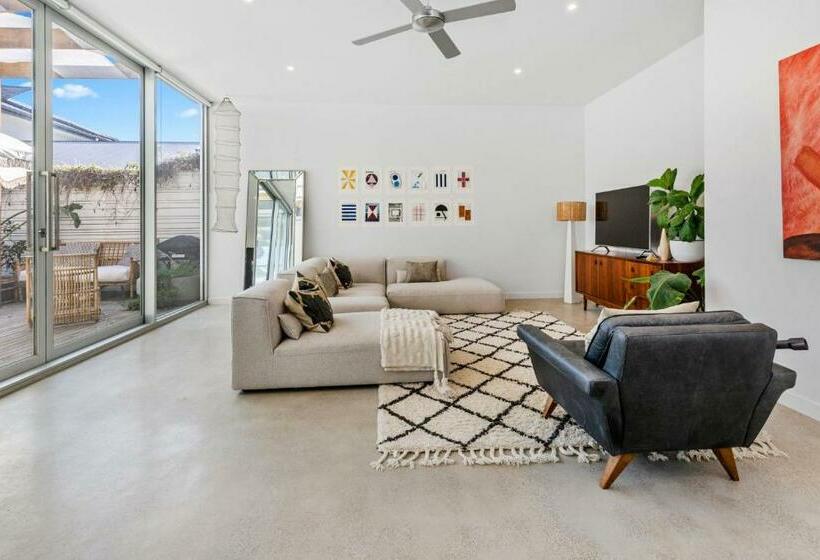 Poolside Paradise Mount Eliza