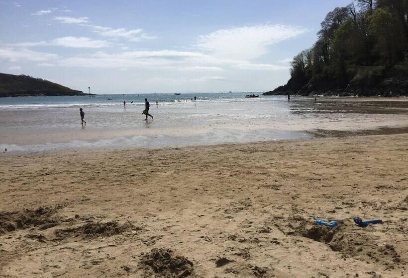 Sunnyview 5 Bed House In Kingsbridge With Parking