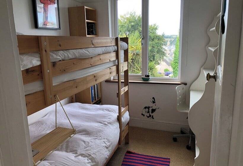 Sunnyview 5 Bed House In Kingsbridge With Parking