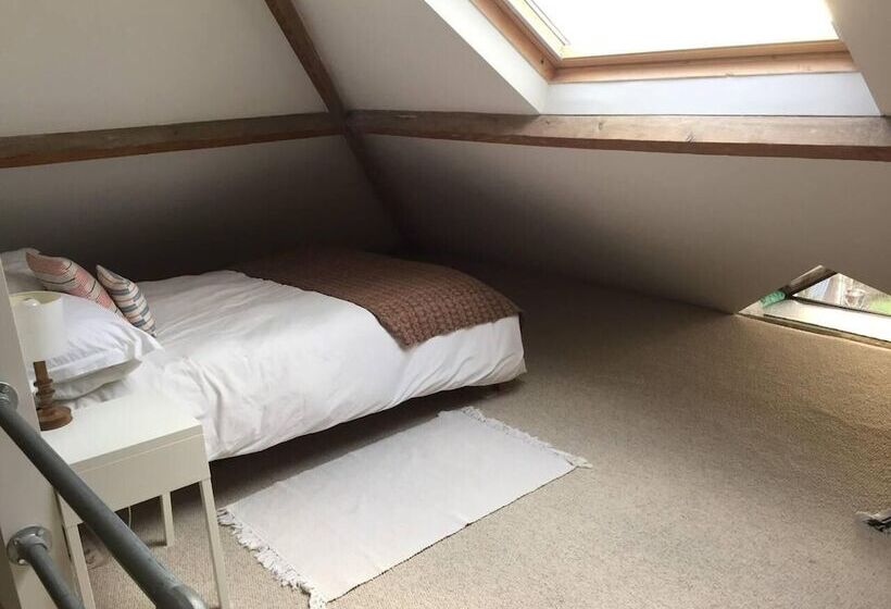 Sunnyview 5 Bed House In Kingsbridge With Parking