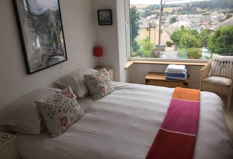 Sunnyview 5 Bed House In Kingsbridge With Parking