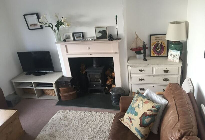 Sunnyview 5 Bed House In Kingsbridge With Parking