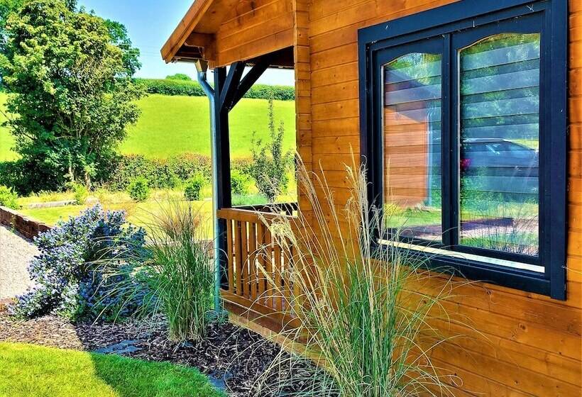 The Malvern Hills Courtyard Cabins