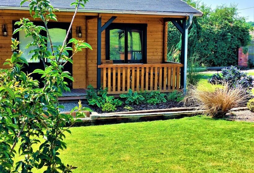 The Malvern Hills Courtyard Cabins