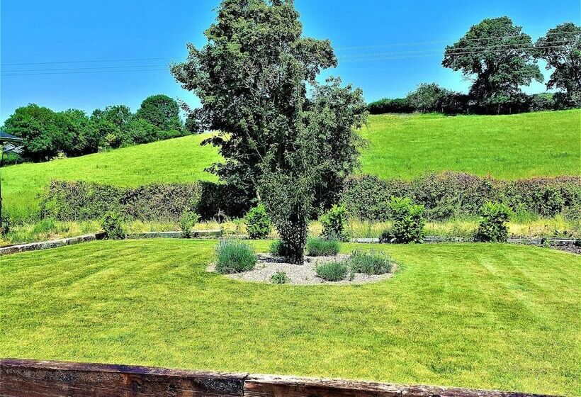 The Malvern Hills Courtyard Cabins