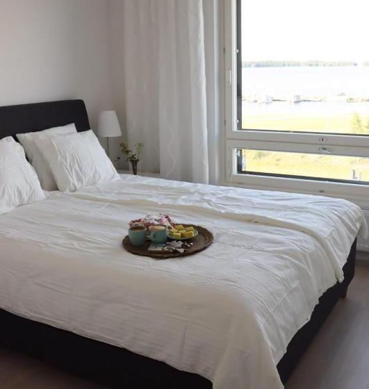 Uusi Upea Asunto Järvinäköalalla Ja Autohallilla