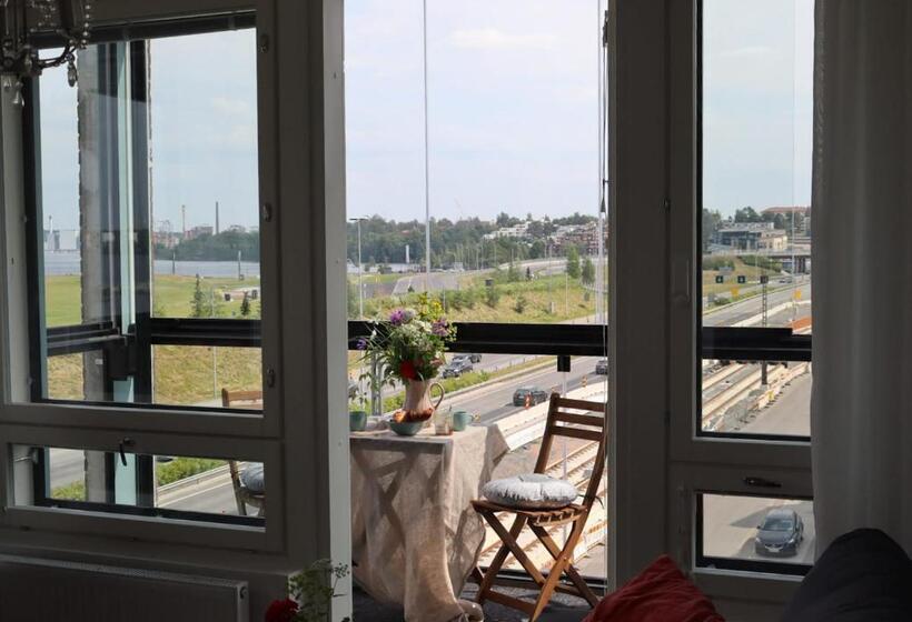 Uusi Upea Asunto Järvinäköalalla Ja Autohallilla