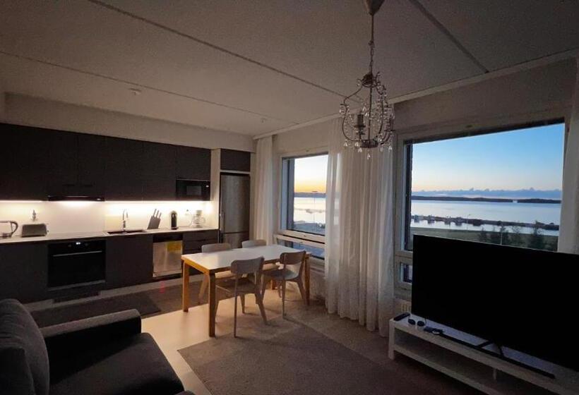 Uusi Upea Asunto Järvinäköalalla Ja Autohallilla