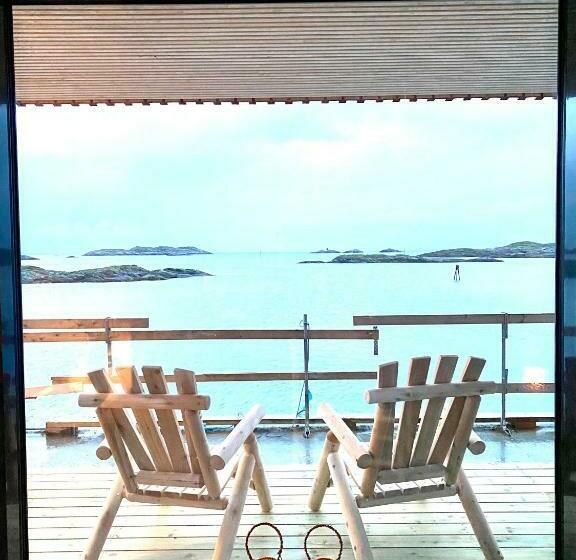 Waterfront Apartment With Panoramic Sea View