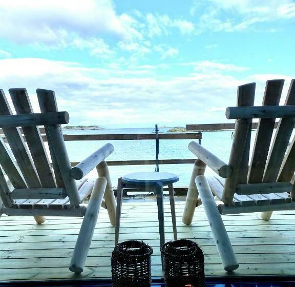 Waterfront Apartment With Panoramic Sea View