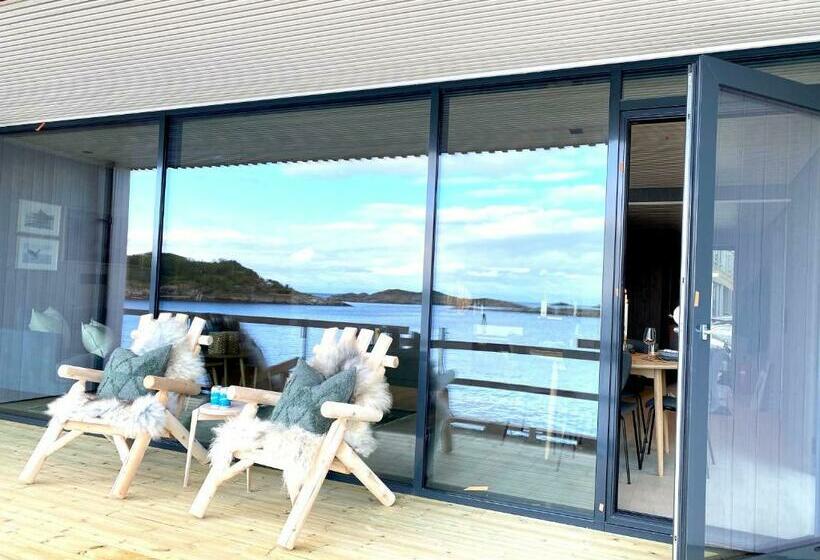 Waterfront Apartment With Panoramic Sea View