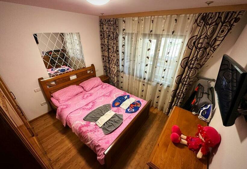 Apartament Frumos Cu 3 Camere Situat La Partier