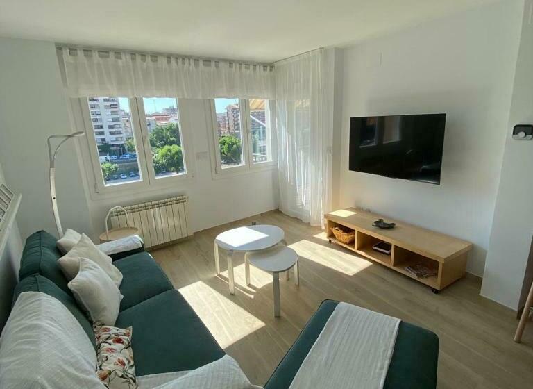 Apartamento Completamente Reformado En El Casco Antiguo Con Vistas Al Rio