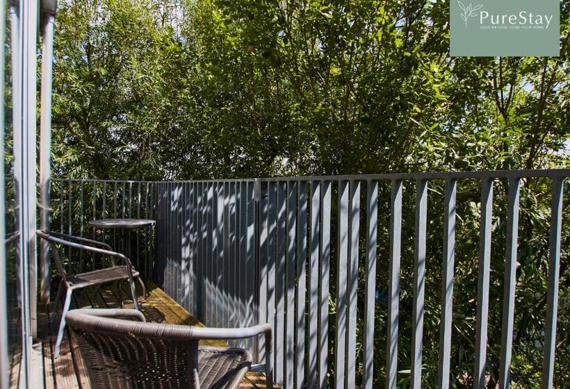 Beautiful Four Bed House By Purestay Short Lets & Serviced Accommodation Coventry With Parking