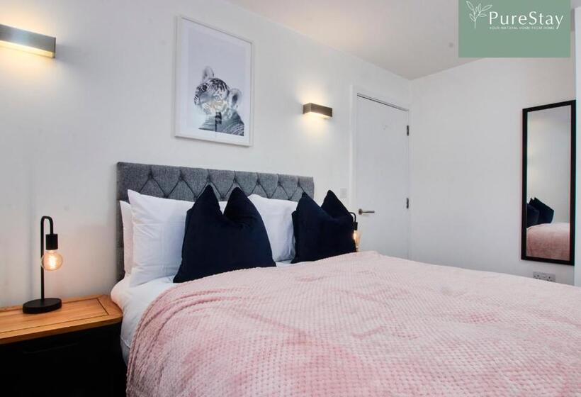 Beautiful Four Bed House By Purestay Short Lets & Serviced Accommodation Coventry With Parking
