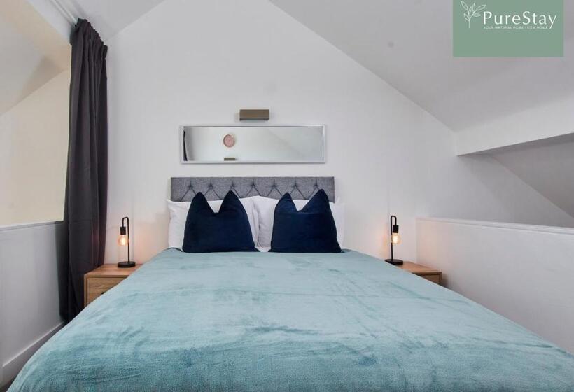 Beautiful Four Bed House By Purestay Short Lets & Serviced Accommodation Coventry With Parking