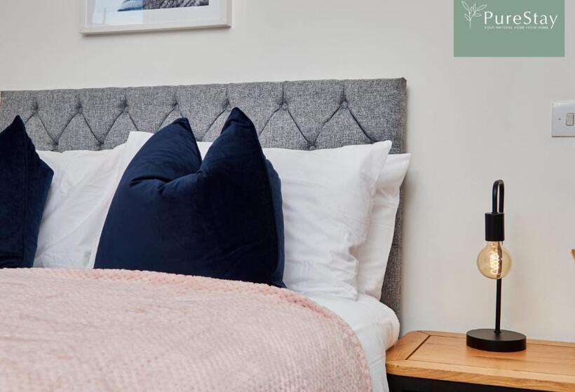 Beautiful Four Bed House By Purestay Short Lets & Serviced Accommodation Coventry With Parking