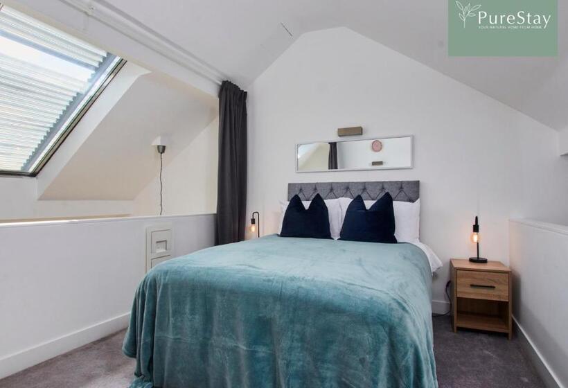 Beautiful Four Bed House By Purestay Short Lets & Serviced Accommodation Coventry With Parking