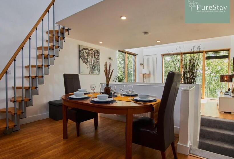 Beautiful Four Bed House By Purestay Short Lets & Serviced Accommodation Coventry With Parking