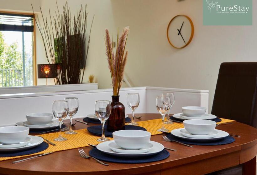 Beautiful Four Bed House By Purestay Short Lets & Serviced Accommodation Coventry With Parking