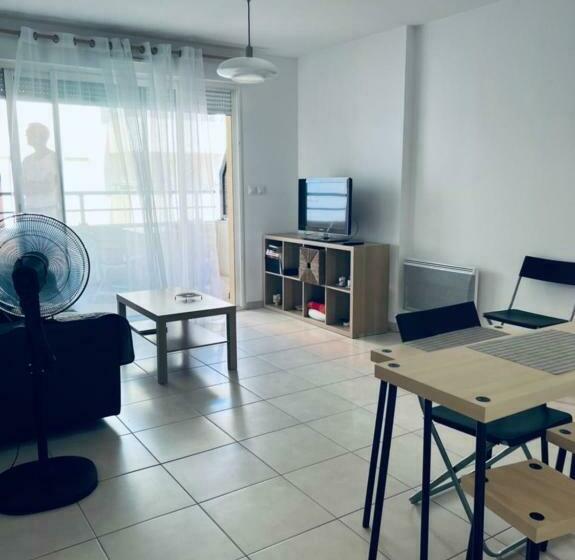 Charming 50m With Terrace Near The Port