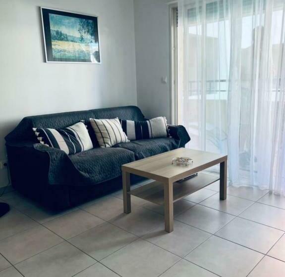 Charming 50m With Terrace Near The Port