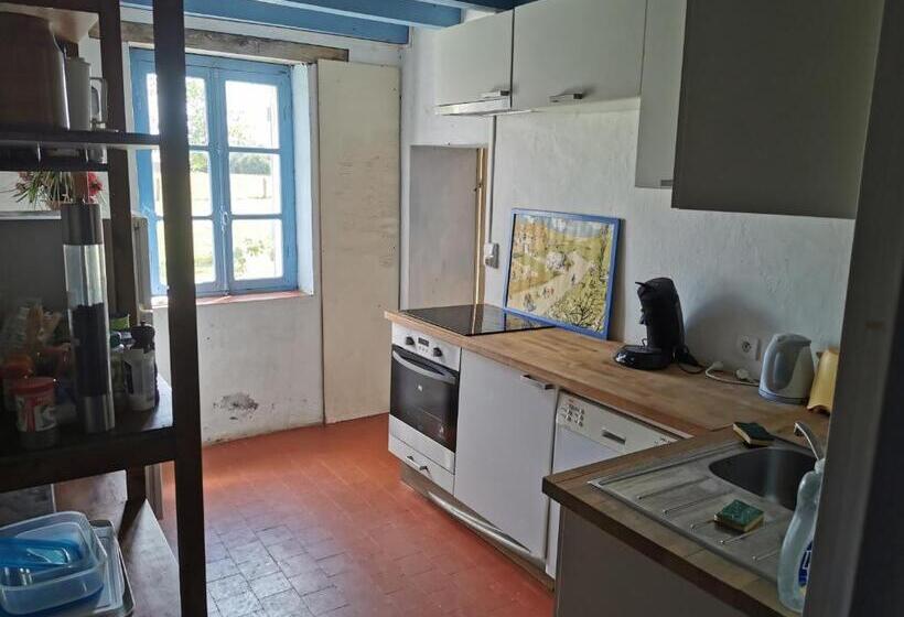 Maison De Campagne Isolée Pour Famille