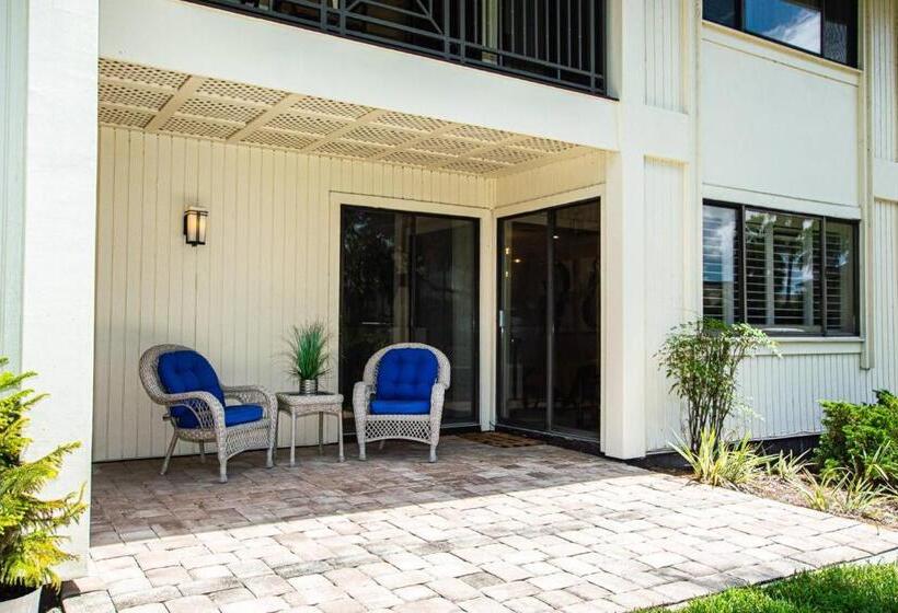 Newly Listed! 20 Percent Off! Golf And Tennis Community   Lavish Living