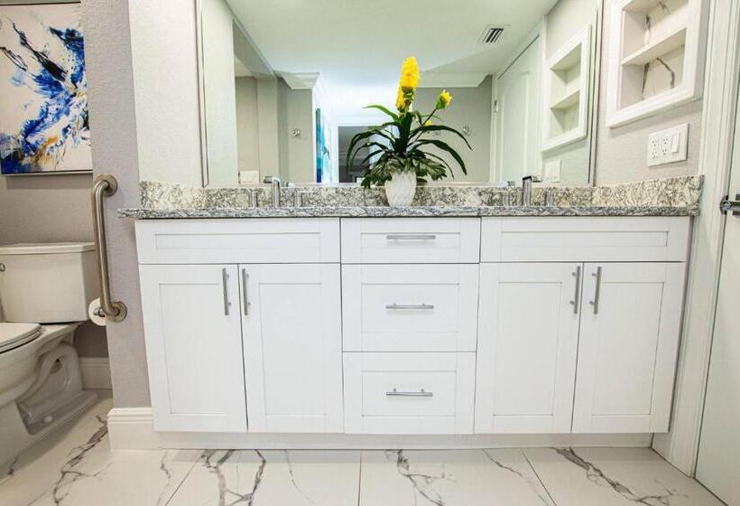 Newly Listed! 20 Percent Off! Golf And Tennis Community   Lavish Living