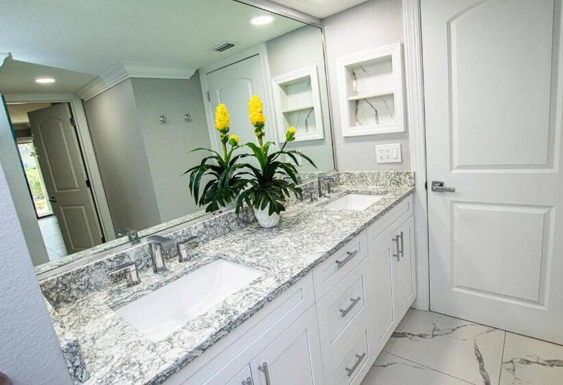 Newly Listed! 20 Percent Off! Golf And Tennis Community   Lavish Living