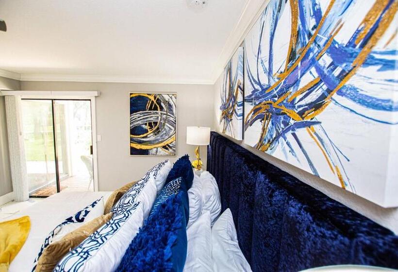 Newly Listed! 20 Percent Off! Golf And Tennis Community   Lavish Living