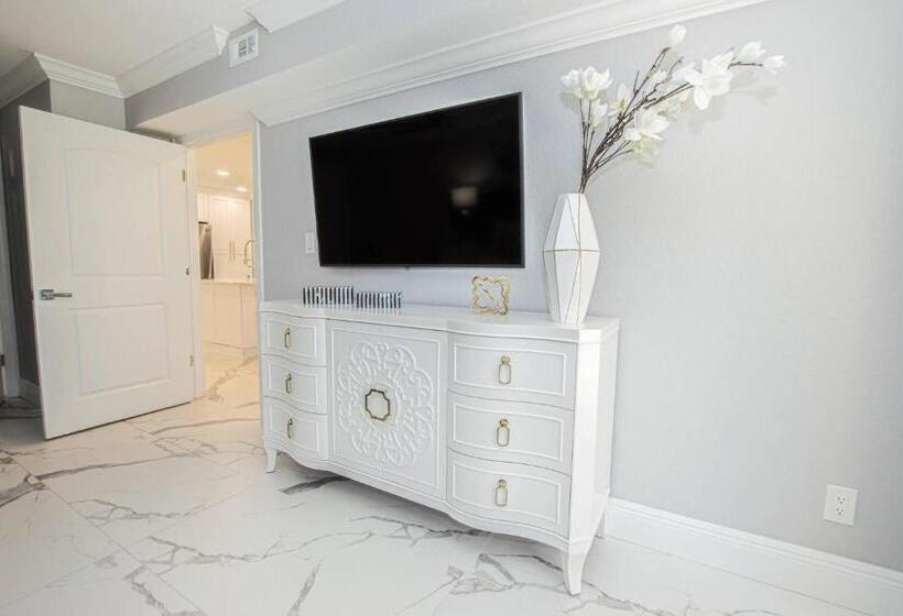 Newly Listed! 20 Percent Off! Golf And Tennis Community   Lavish Living