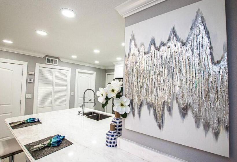 Newly Listed! 20 Percent Off! Golf And Tennis Community   Lavish Living