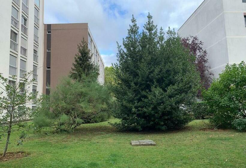 Lovely Studio Saint Jean Cachan, 20 Minutes From Luxembourg Gardens On Rer B And 350 M From Bagneux