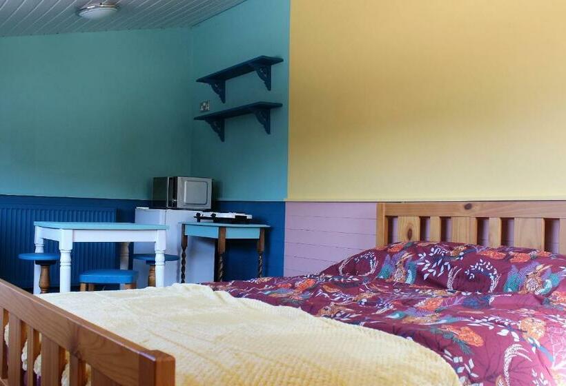 Poplar Lodge, Dee Valley Stays   Cosy Microlodge With Detached Private Shower & Wc