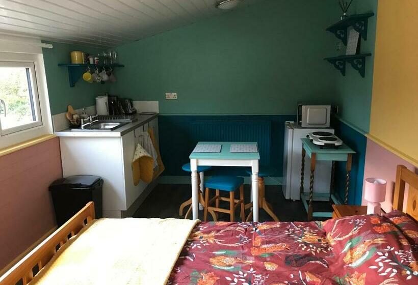 Poplar Lodge, Dee Valley Stays   Cosy Microlodge With Detached Private Shower & Wc