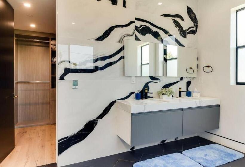 Posh Luxury Modern Home With Pool Spa And Rooftop Deck