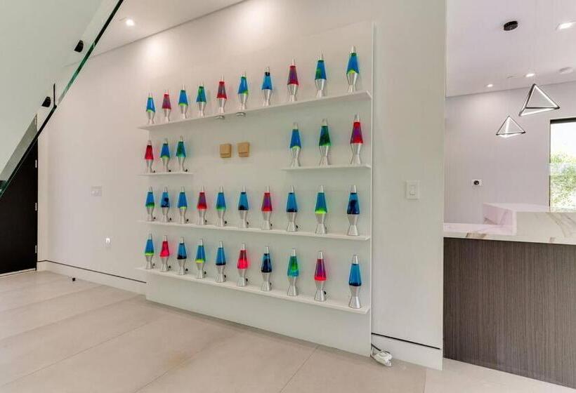 Posh Luxury Modern Home With Pool Spa And Rooftop Deck