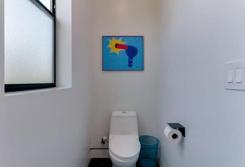 Posh Luxury Modern Home With Pool Spa And Rooftop Deck