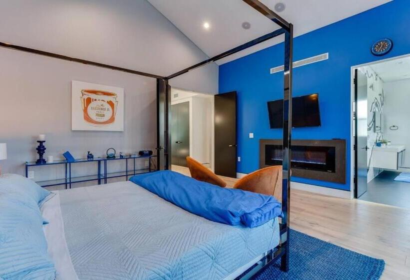 Posh Luxury Modern Home With Pool Spa And Rooftop Deck