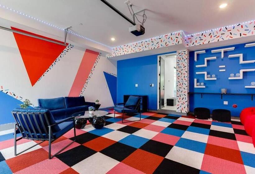 Posh Luxury Modern Home With Pool Spa And Rooftop Deck