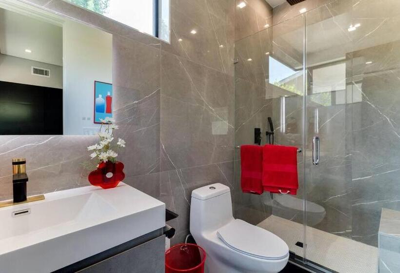 Posh Luxury Modern Home With Pool Spa And Rooftop Deck