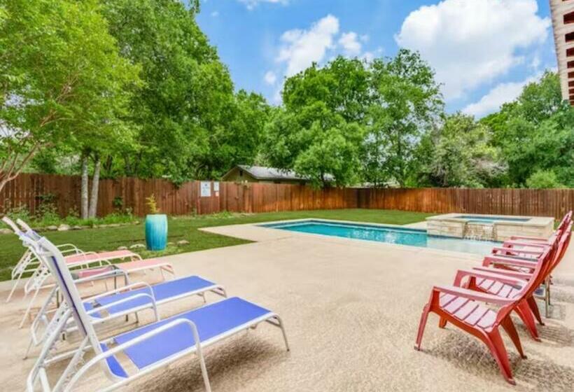 Private Pool & Hot Tub! Charming Hill Country Home Minutes To Wineries/shops!